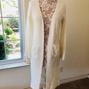 BOUTIQUE NWT FEATHERED FUZZY CARDIGAN WITH POCKETS